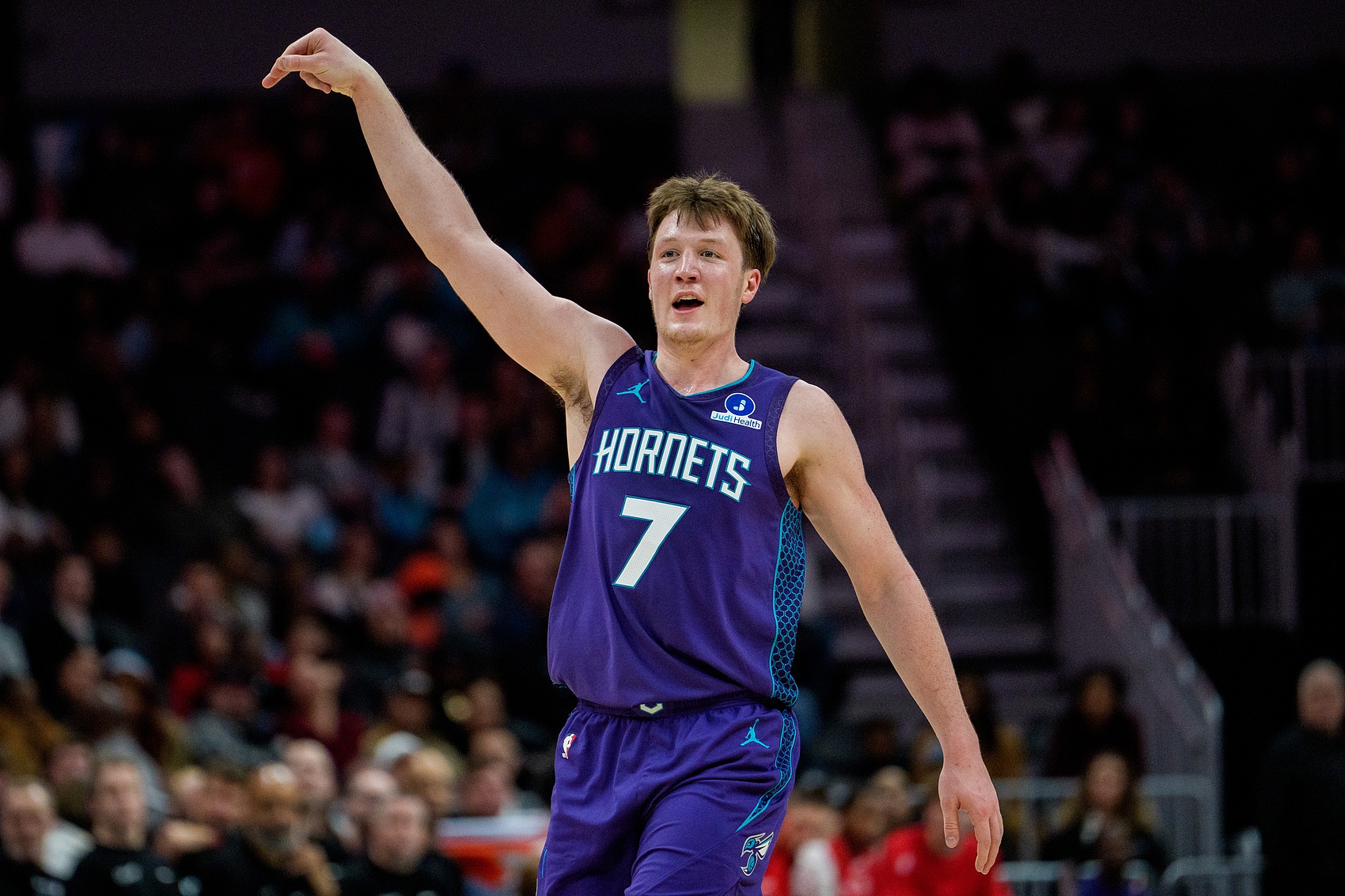 开云APP-卡莱尔：克尼佩尔表现稳定 他是我见过的最稳定的新秀之一